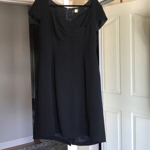 Tahari women’s black lined dress